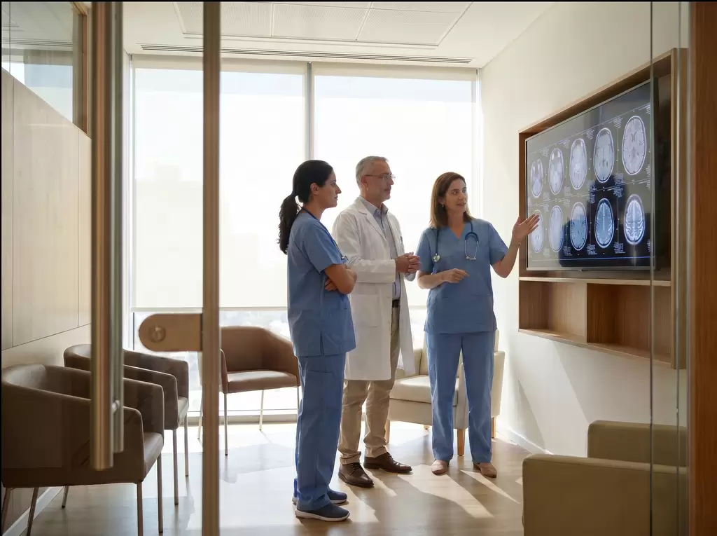 Israeli doctors discussing brain mri